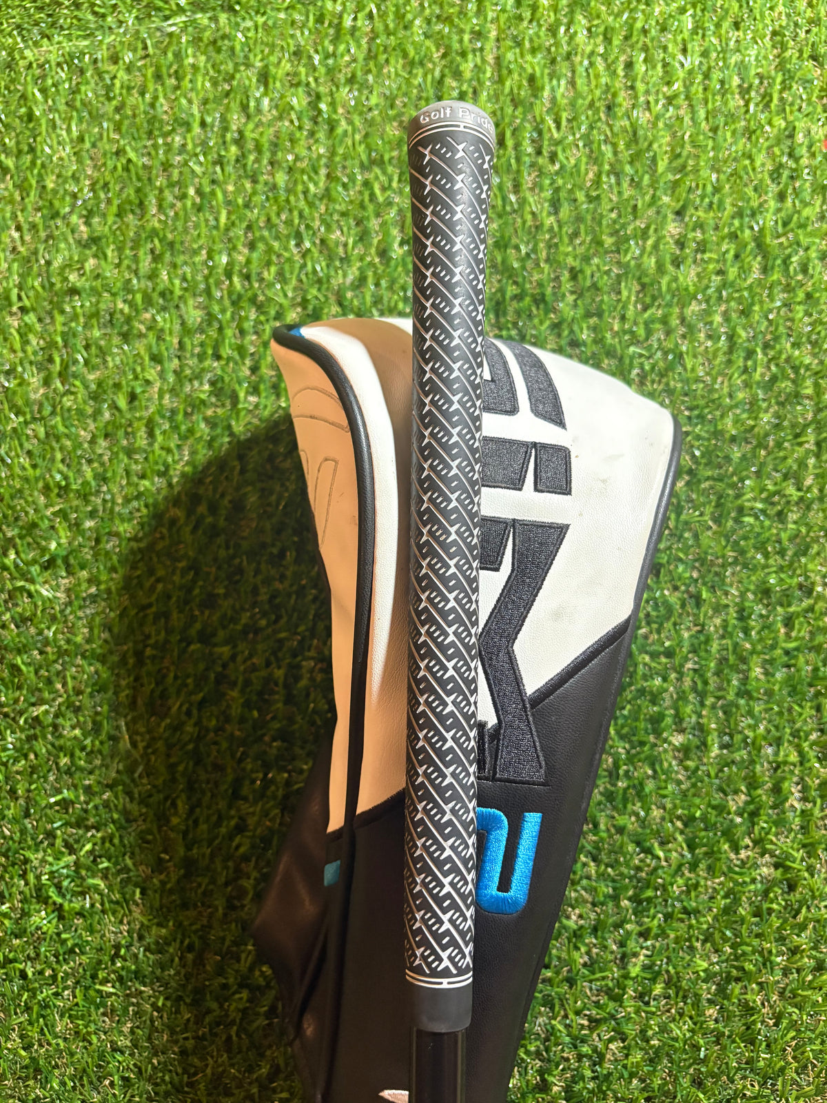 Golf Driver - TaylorMade SIM2 Max 10.5° Stiff Flex Kuro Kage 60g w/ HC